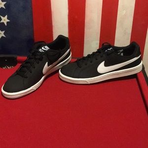 Nike court royale size 11